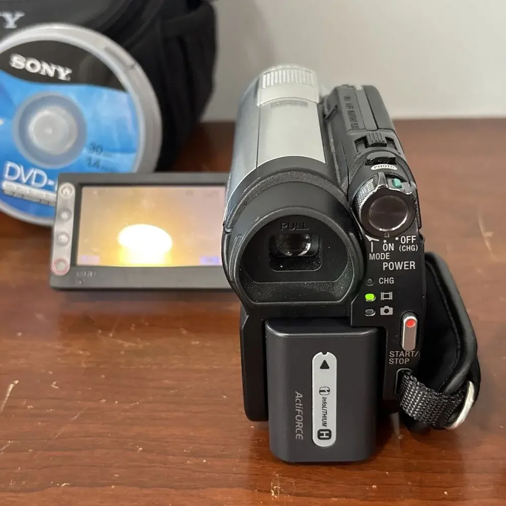 Sony DCR-DVD610 DVD Camcorder 40x Zoom Hybrid Movie Battery Accessories Tested